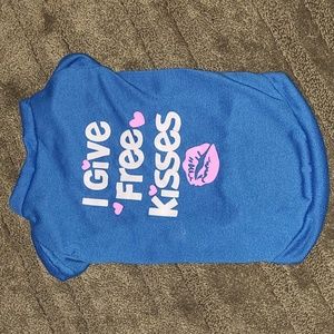 🐕NWOT Free Kisses Shirt 🐕